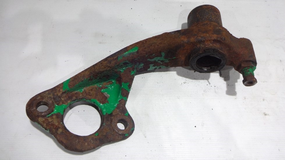 Кронштейн переднего энергоаккумулятора левый б/у 