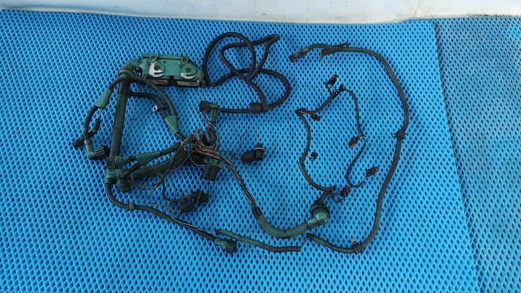 Проводка двигателя D12D б/у