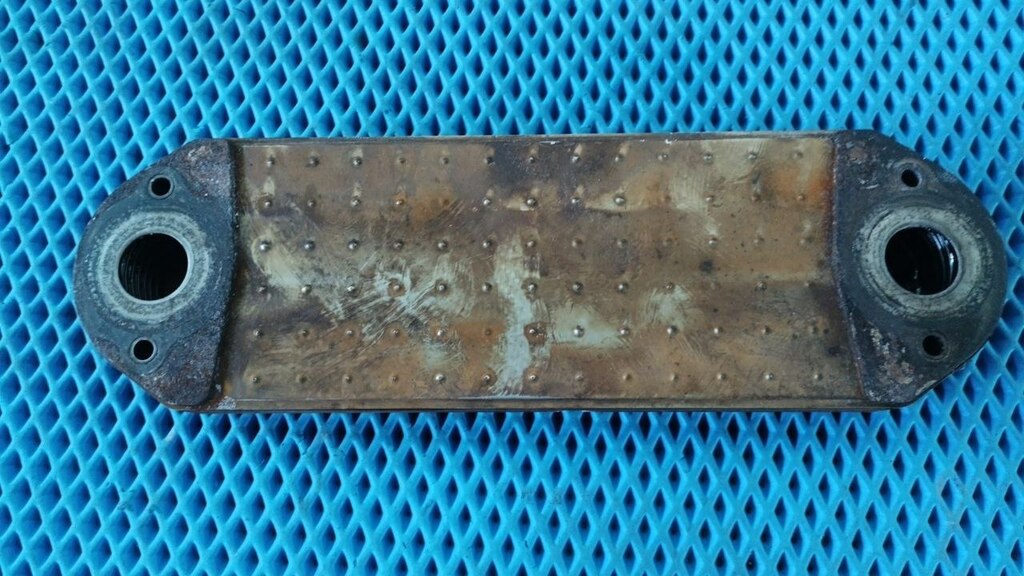 Теплообменник двигателя масляный D12A б/у 