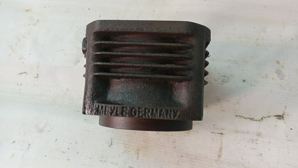 Цилиндр воздушного компрессора OM501, б/у